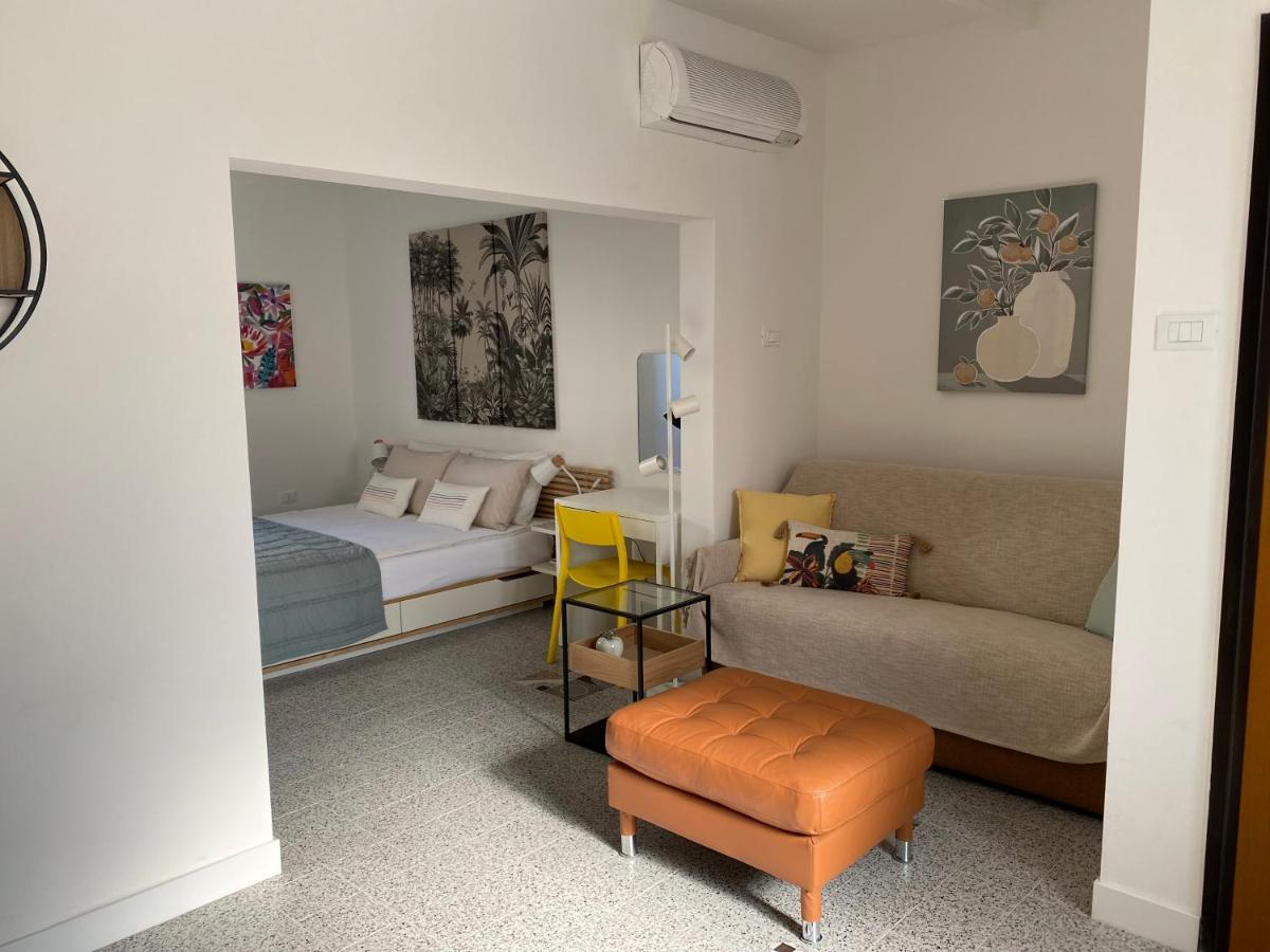 8+8 Appartamento Con Garage Livorno Buitenkant foto