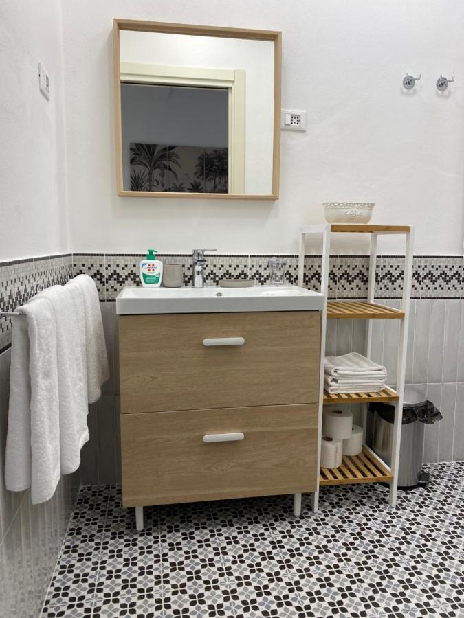 8+8 Appartamento Con Garage Livorno Buitenkant foto
