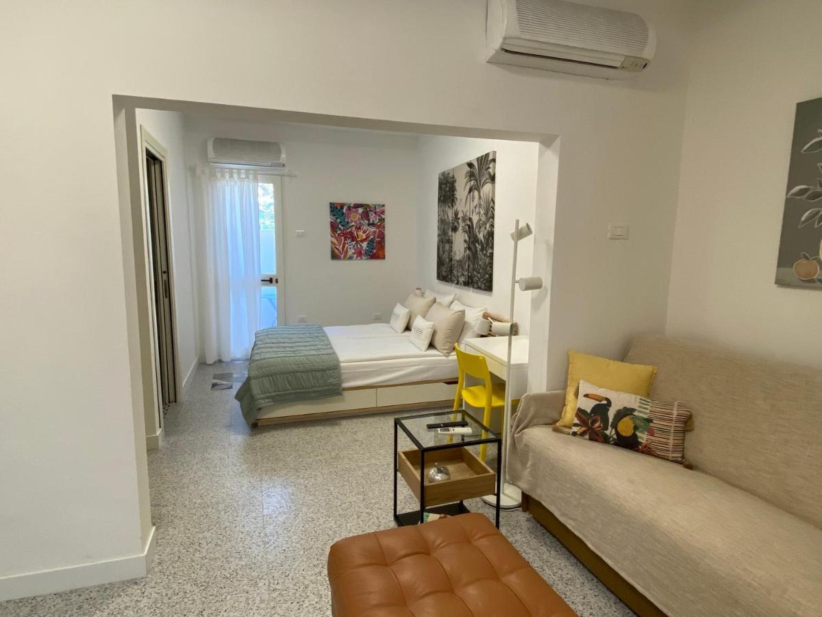 8+8 Appartamento Con Garage Livorno Buitenkant foto