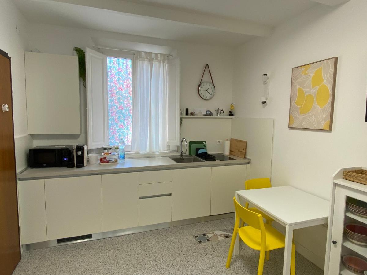 8+8 Appartamento Con Garage Livorno Buitenkant foto