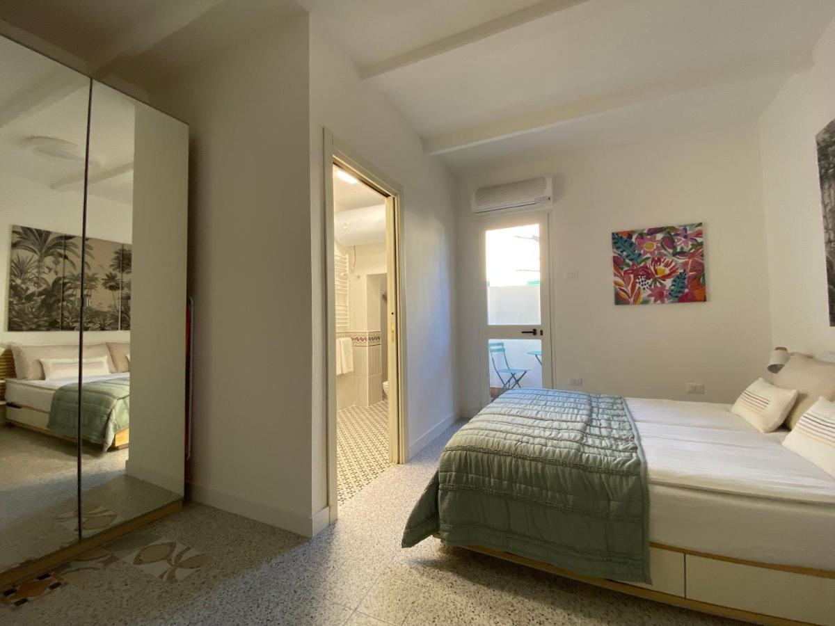 8+8 Appartamento Con Garage Livorno Buitenkant foto