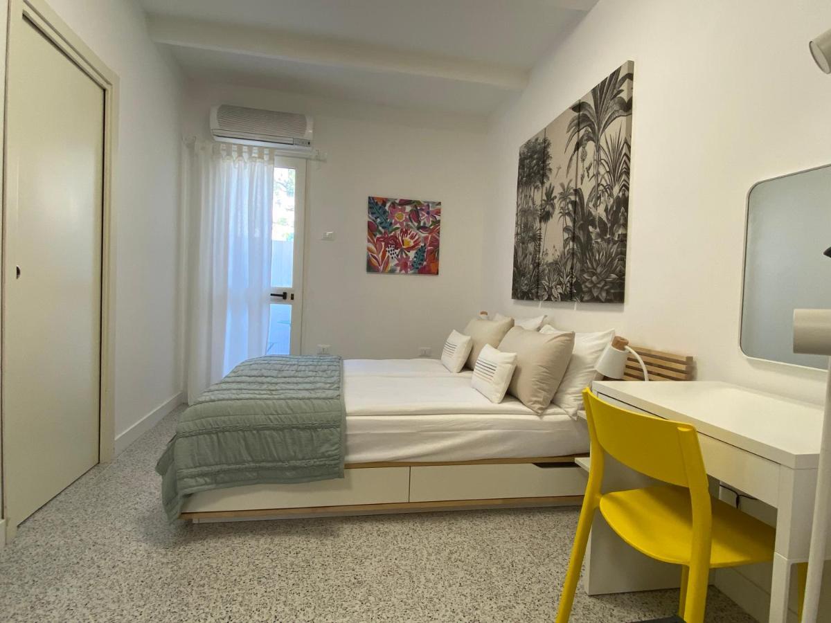 8+8 Appartamento Con Garage Livorno Buitenkant foto
