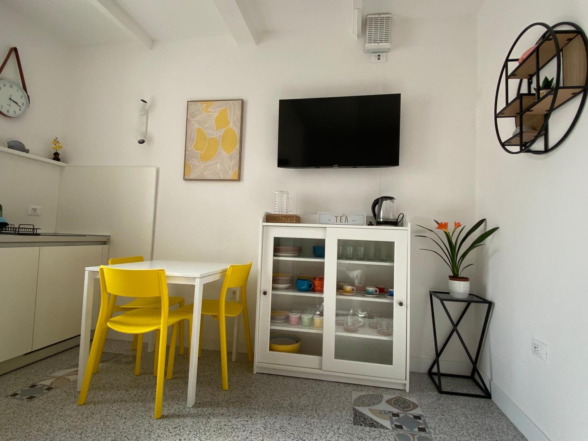 8+8 Appartamento Con Garage Livorno Buitenkant foto
